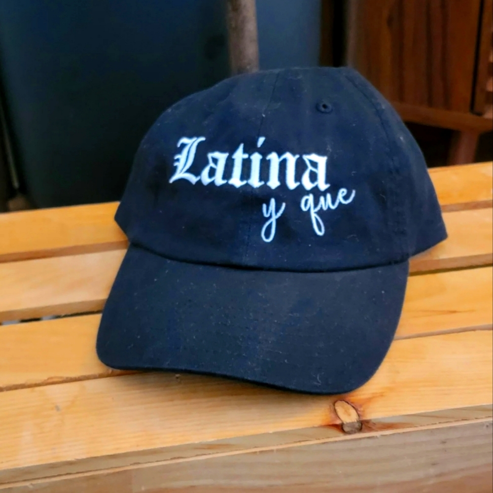 Latina y que hat